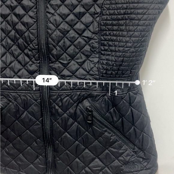 The North Face Quilted Zip Vest with elastic waistband and zipper pockets size M - Picture 14 of 15